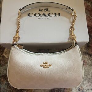 Coach Teri Shoulder Bag In Signature Canvas white